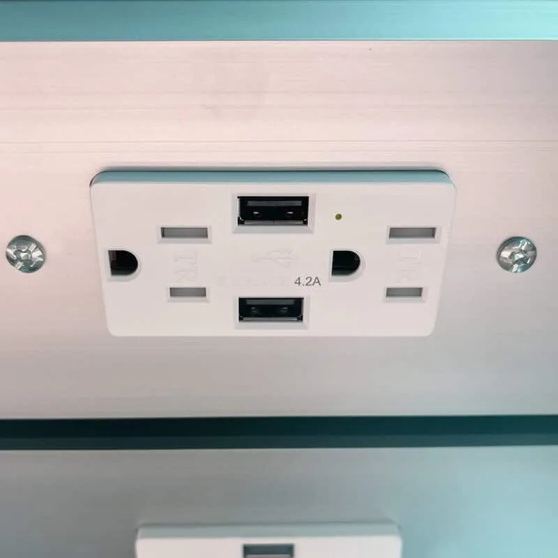 Jack and USB plug socket